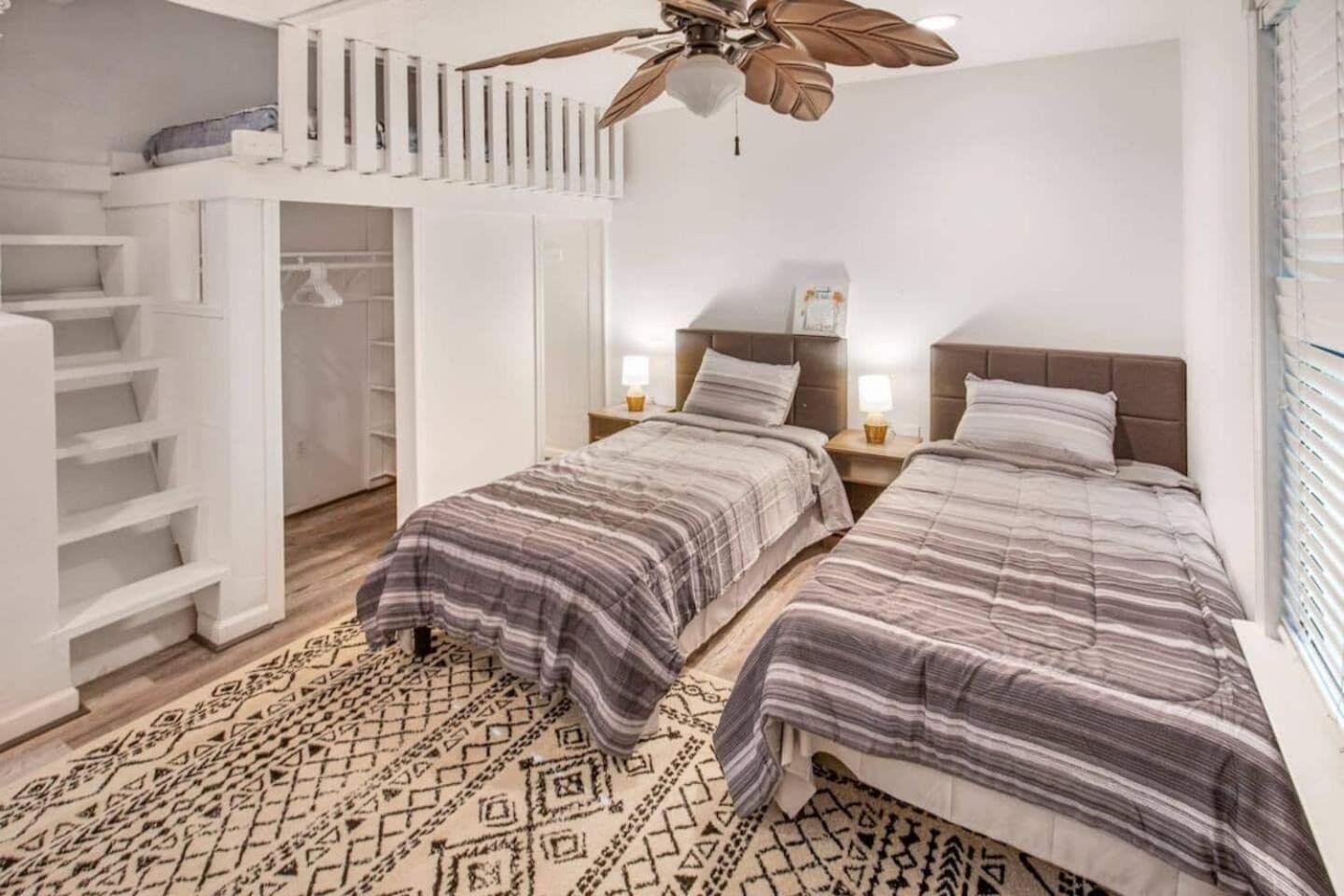 Sunmeadow Manor Retreat Villa Friendswood ภายนอก รูปภาพ